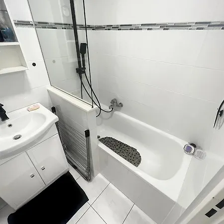 2p Avec Piscine A 150 M Proche Palais Apartment Cannes